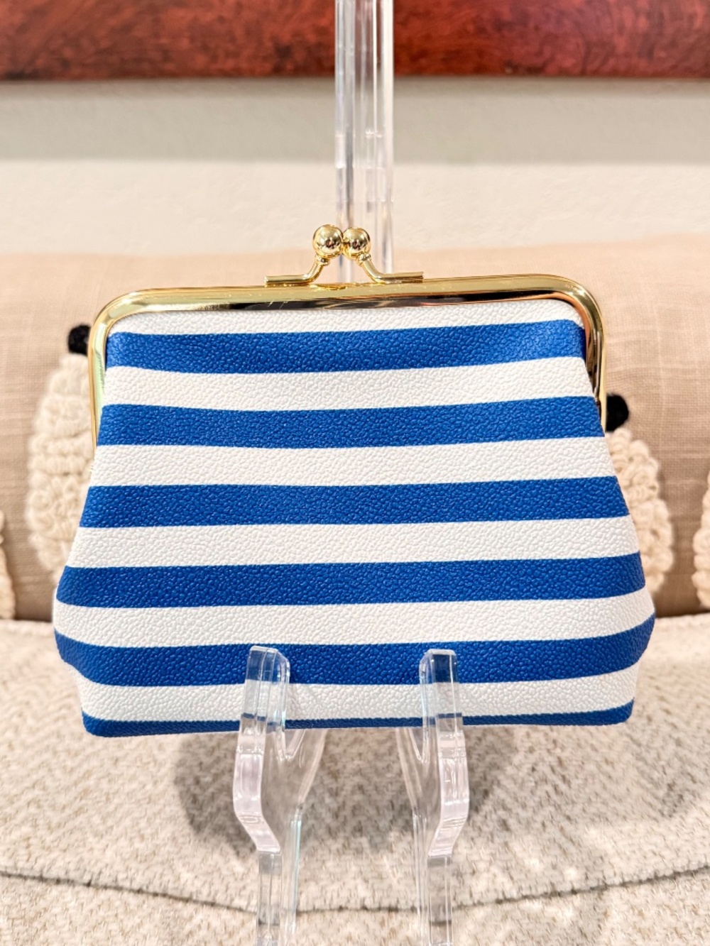 Dooney & Bourke “Sullivan” Blue & White Striped Kiss-Lock Clutch - Picture 2 of 6